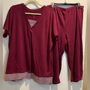 Women’s size 22/24 1X Capri pants & shirt set byWoman Within good used condition
